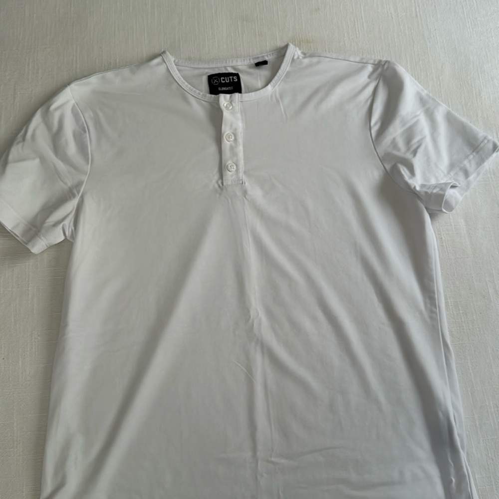 Cuts elongated Bought on Poshmark for my husband(L) but fits a boys L/ men S,M